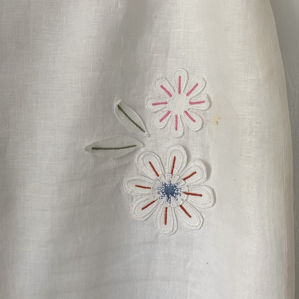 Harold’s white skirt - Picture 4 of 4